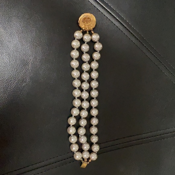 Beautiful 3 Tier large gray pearl bracelet. - Picture 9 of 11